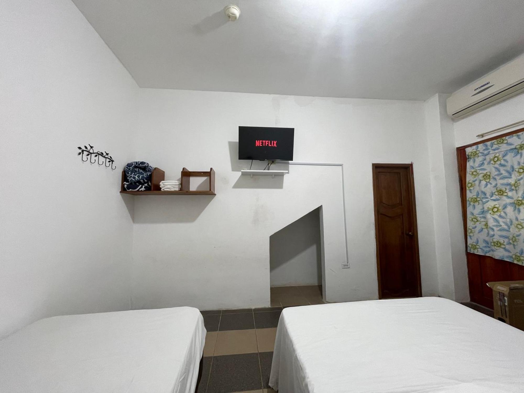 Casa De Huespedes "Darling" Hotel Puerto Baquerizo Moreno Luaran gambar