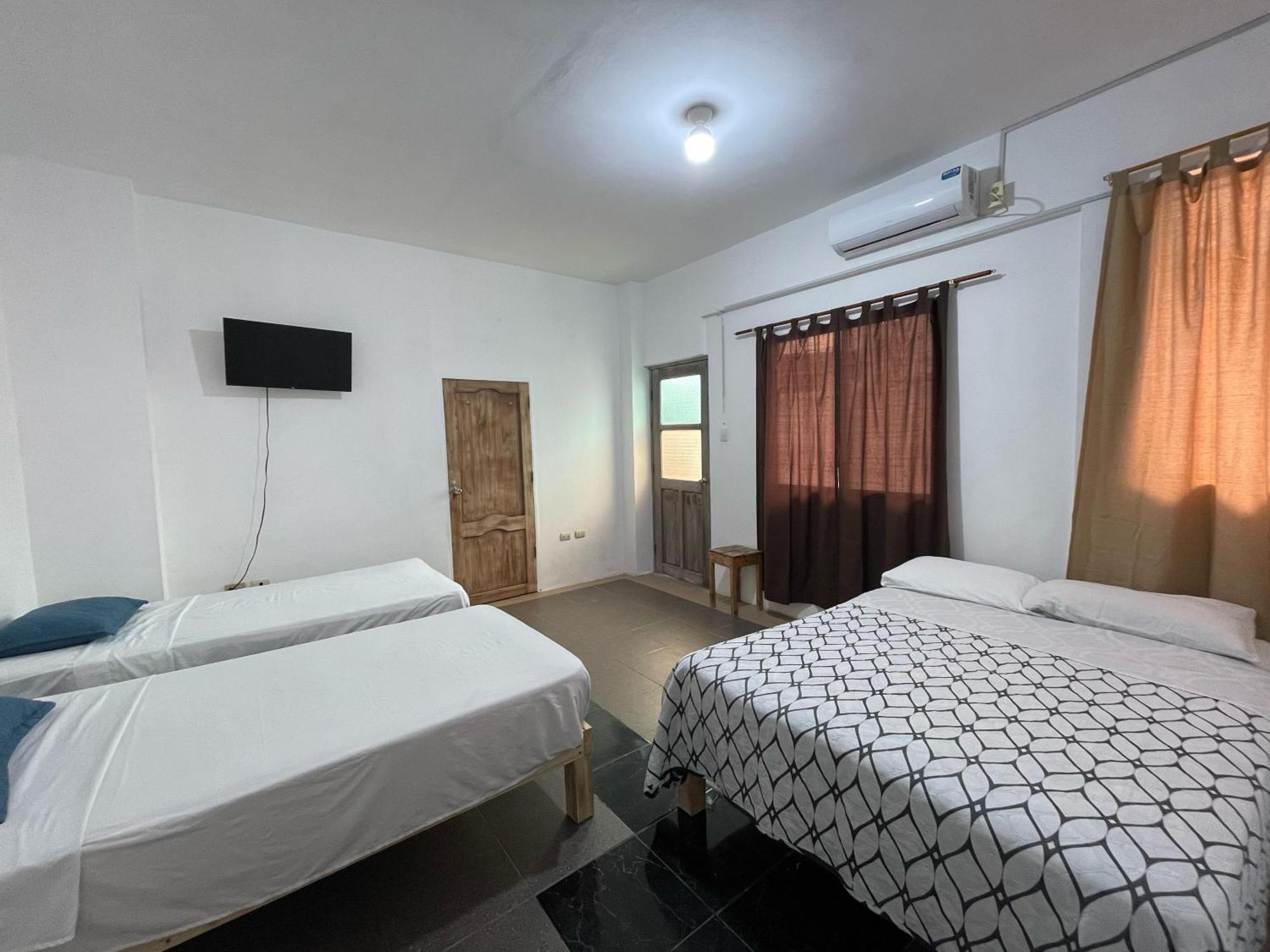 Casa De Huespedes "Darling" Hotel Puerto Baquerizo Moreno Luaran gambar